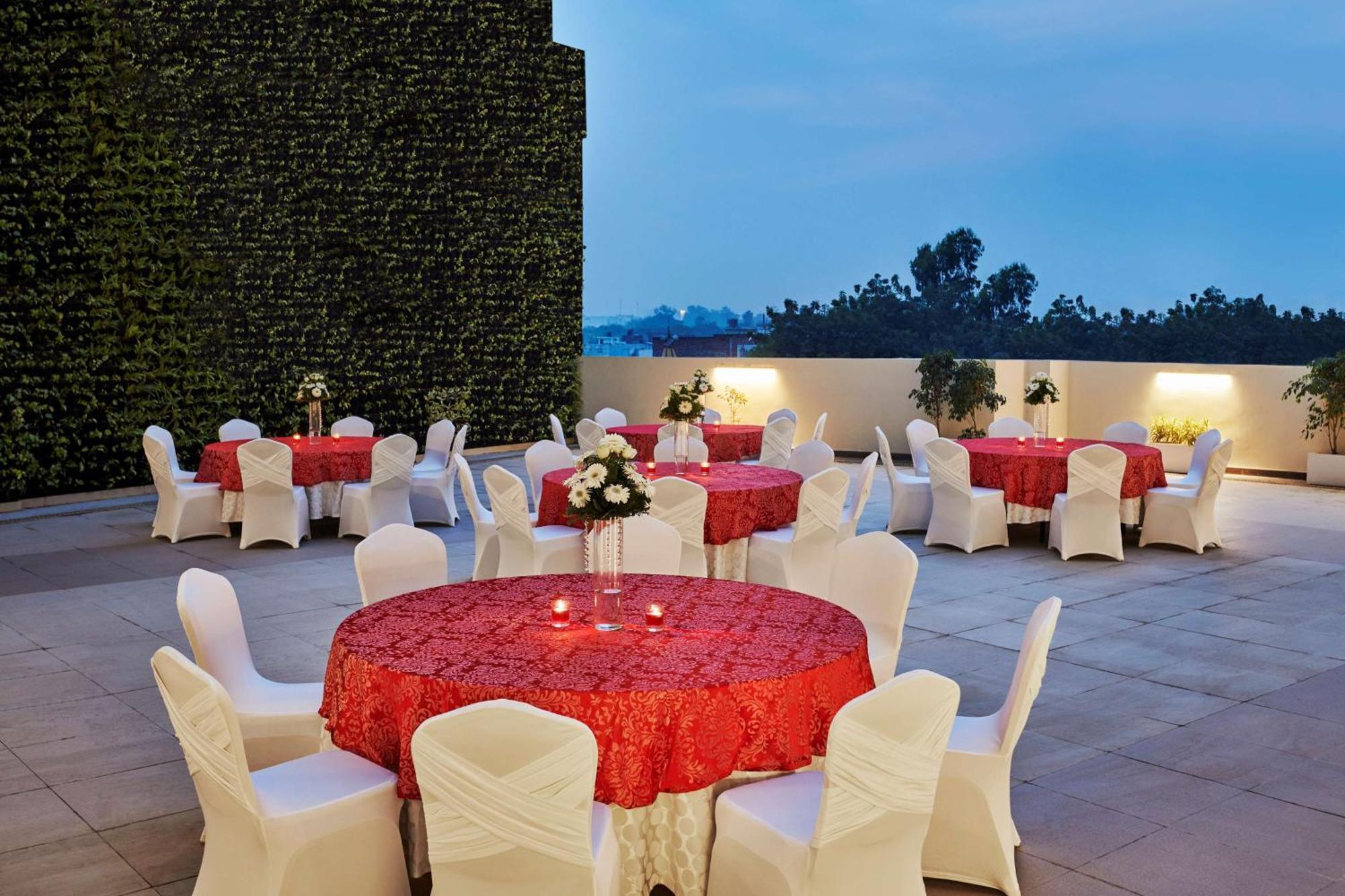 Hilton Garden Inn Lucknow Exterior foto